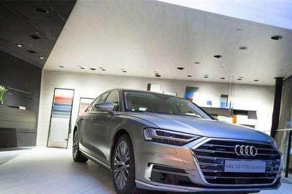 首台进口18款奥迪A8L到店，科技感让人震撼，宝马拿什么比？