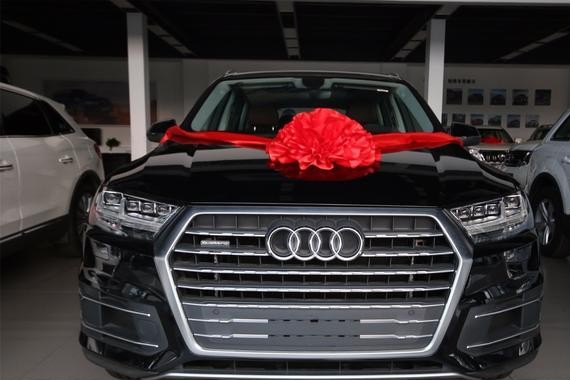 2017款奥迪Q7 3.0T四驱 汽油版 7座，0-100km/h加速5.5秒！