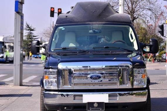 这辆V8超级房车舒适度超迈巴赫，谁还加价30万去买埃尔法？