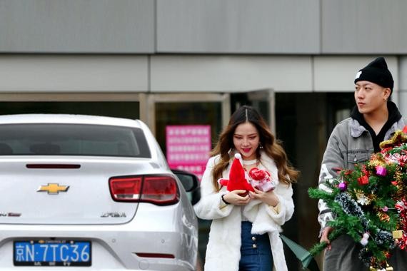 拥爱车美人  享岁月静好