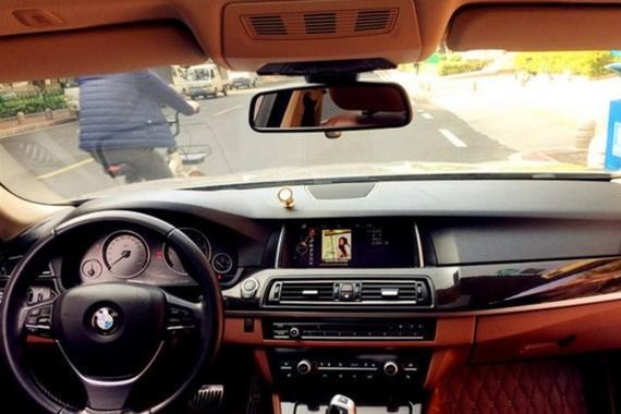 落地价70万，现在38万，轮胎没气也能跑，开回乡下跑婚庆面子十足