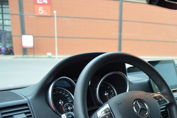 女人+大G=人生赢家？实拍最便宜的奔驰G级，奔驰G350d