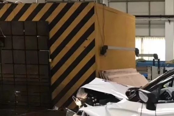 【车舞飞扬】品质海马 中国符号 海马S5 Young轻松拿下安全碰撞五颗星