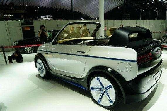 发誓要将奔驰smart挤出中国的北汽，推出了换车标后的第一款车！