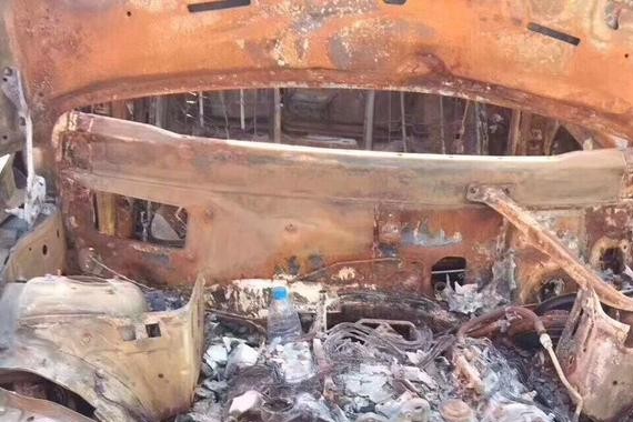 奔驰就是值钱，烧成灰都值7万！