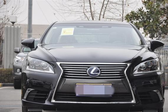 雷克萨斯LS600h全新上市，迈巴赫都比不上，好强势！