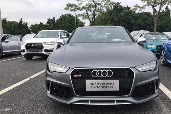 扮猪吃老虎的西装猛士，地表最低调的最强跑车，偶遇车场奥迪RS7