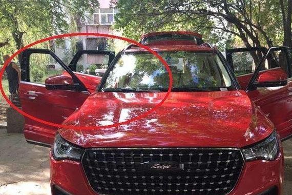 陕西车主刚买众泰T700, 回到家才发现散架了？