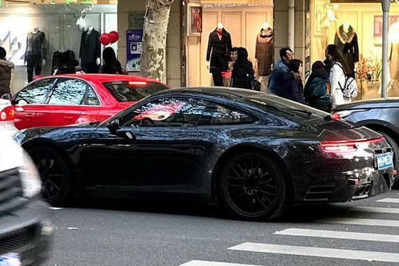 神车见尾不见首 新款保时捷911国内路试曝光