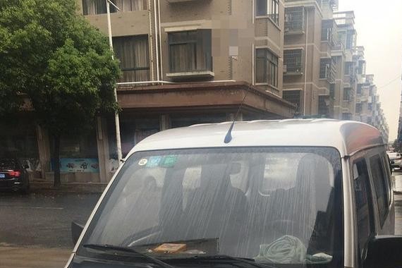 国产神车五菱之光上了高速，越开越伤心