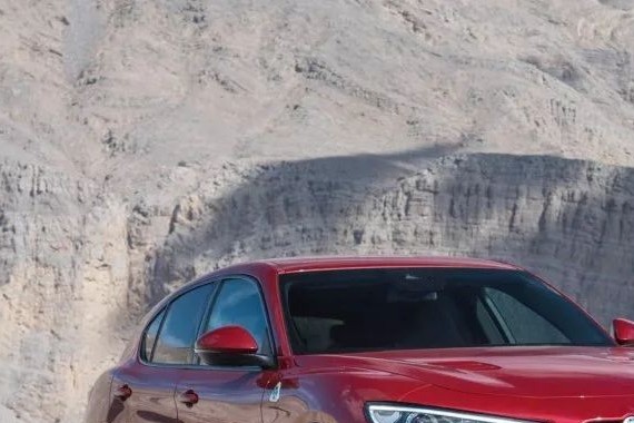 搭载法拉利的发动机，这辆SUV性能不输小钢炮！