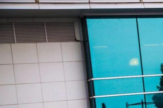 国产丰田第八代凯美瑞实车拍摄，运动造型超阿特兹，四出排气太酷