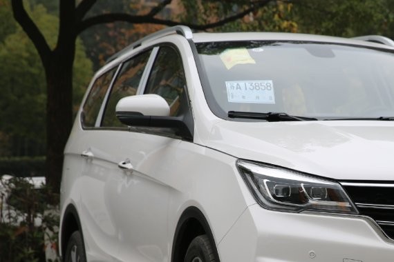 空间大配置高换挡不用脚来撩，宝骏730DCT