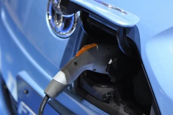 加油时这样做，一箱油多跑200公里！你知道吗