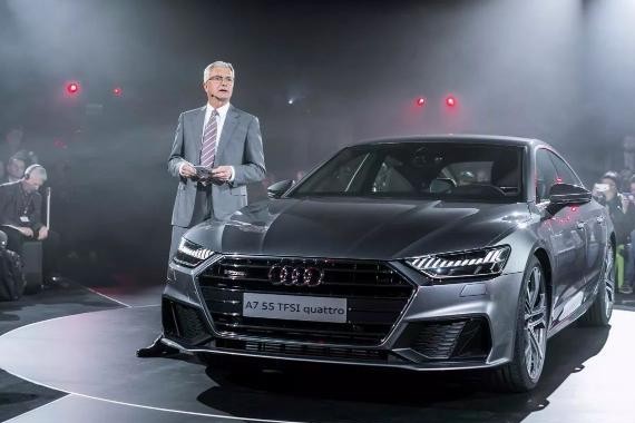 颜值媲美保时捷 内饰科技感爆棚 却失去了上一代的霸气 你怎么看