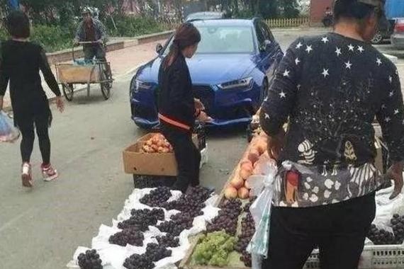 妇女开奥迪去买菜，懂车的人声称：这款车堪比400万的豪车