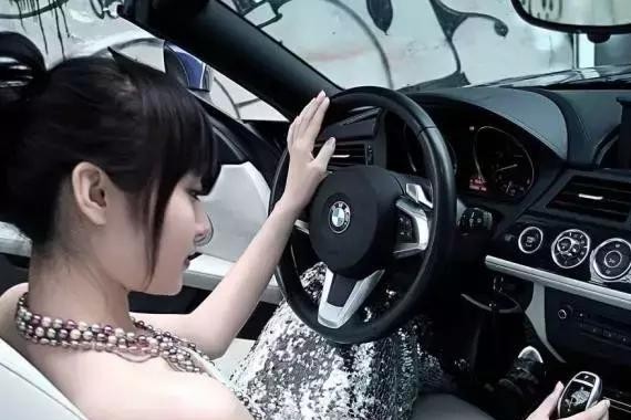 不要油钱停车免费，你让真正的宝马车主还怎么撩妹？