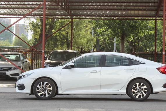 1.5T加CVT无极变速，14万的豪华车，视觉性能双享受！