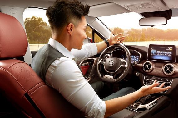 我有故事，你会听吗？全新绅宝D50做温柔的倾听者