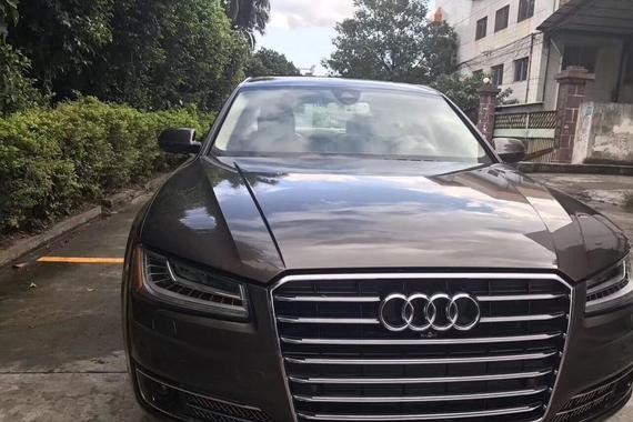 这车40多W拥有 16款奥迪A8-4.0T 四座 稀有古铜色米内