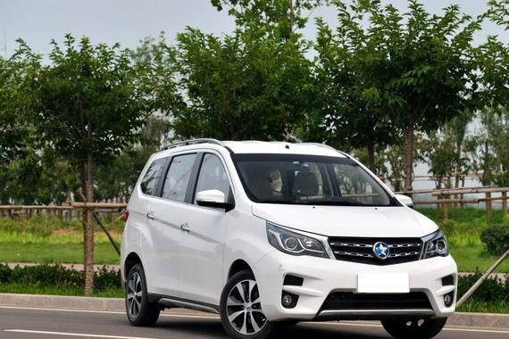 谁说MPV不能舒适驾乘？看看启辰M50V