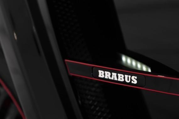 巴博斯700 一款加速只要3.2秒的轿跑 一般的轿跑也只能看看尾灯