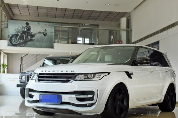 4S店运来一辆155万的路虎揽胜改装车，众人看后都乐了