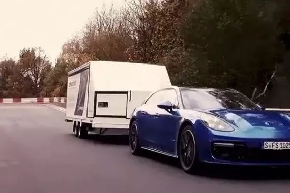 纽北花式刷圈速！保时捷Panamera拖着自家拖拉机跑出了12秒06