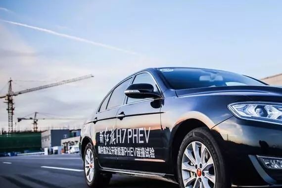 为新能源汽车安全正名！红旗H7 PHEV 100%重叠对撞解放重卡！