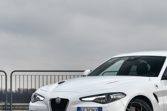 回首2017，那些我们曾经追过的轿车