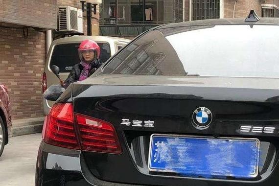 这款宝马5系车标让宝马倍感压力