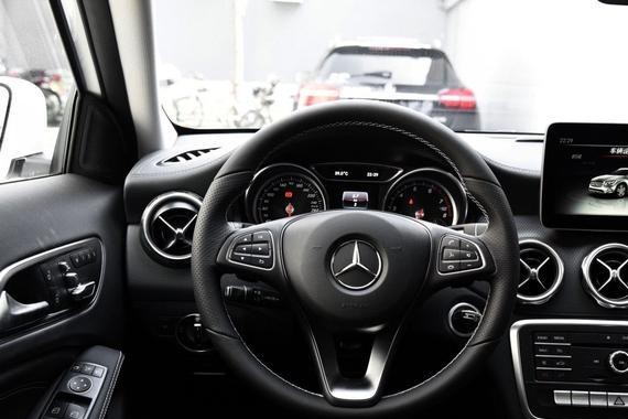 奔驰GLA内饰简约低调沉稳大气，强烈建议国产SUV向它看齐