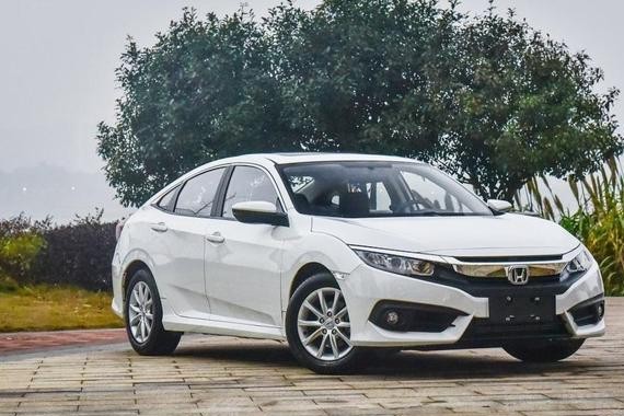 15万最牛运动家轿，1.5T车型排队都买不到，黑科技让对手眼红