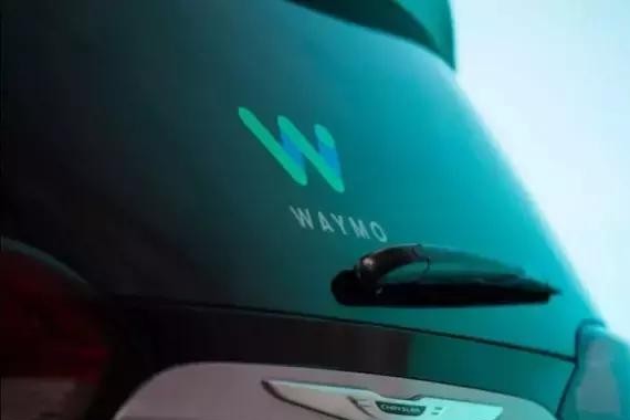 自动驾驶撞到人了怎么办？谷歌：让它变“弯”