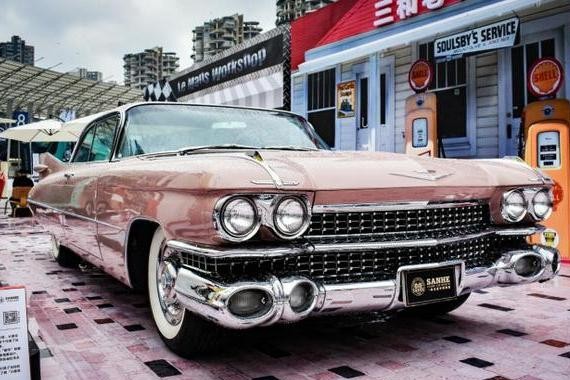 国内难得一见的凯迪拉克帝威，皇室家族不老传奇