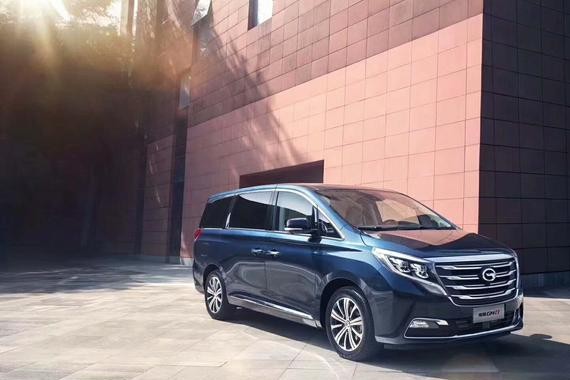 曾扬言对标别克GL8的传祺终于上市了，售价17.68万，别克笑了