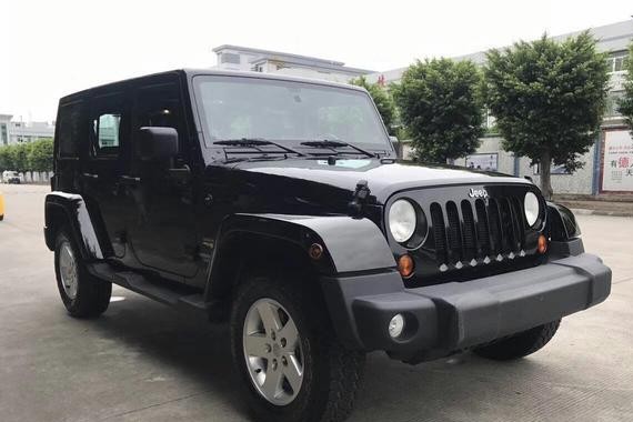 硬汉的首选 16年Jeep牧马人撒哈拉 黑色黑内3.6L蛇档黄金排量