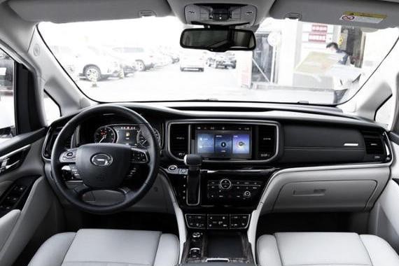 7座精品车，比汉兰达大两圈，轴距超3米，卖17万，适合和睦的家庭