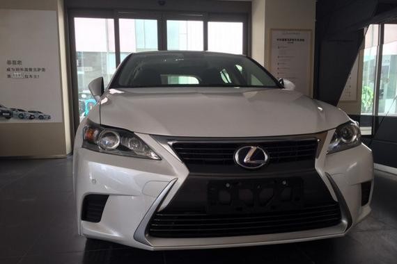 奔着油耗5.0 去的混动车型雷克萨斯CT200h