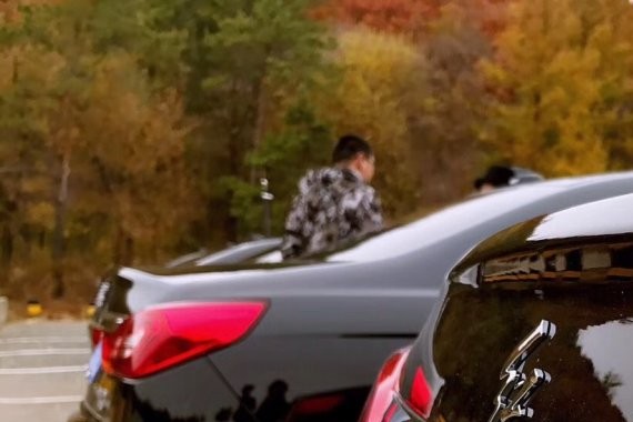 汽车只服红旗，劳斯莱斯都犯愁