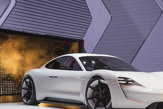 三种动力续航480公里，保时捷纯电动跑车Mission E将2019年发布