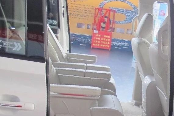 国产这回争光了，最高端MPV横空出世，别克GL8懵了！