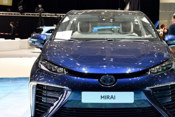 丰田氢能源车Mirai抵达国内!充气5分钟续航500公里！