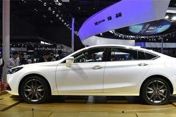 号称国产最美车标，大灯比奥迪漂亮，汉字标令迈腾害怕，仅15万起