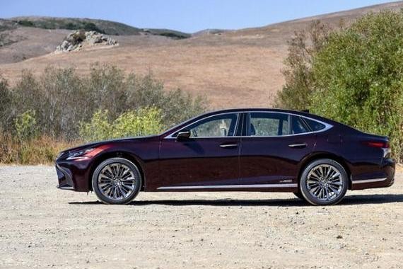 9年后卷土重来，比老款降59万，挑战奔驰S级，比宝马奥迪有胆识