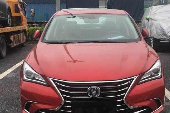 长安又一颜值帝诞生，外观比帝豪GL还漂亮，6.89万起力压吉利