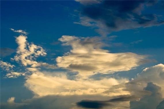 续SUV热，加码轿车；向上，角逐新能源；2018自主有看点