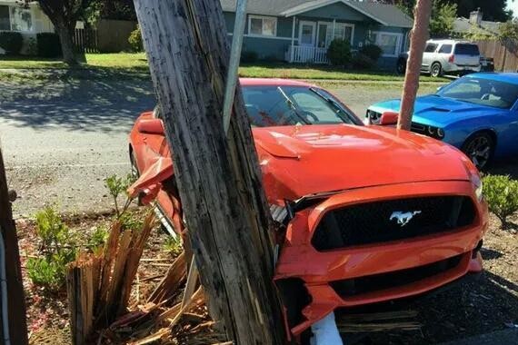 刚买了一辆二手野马，老婆就要试驾：十分钟后，野马变废马