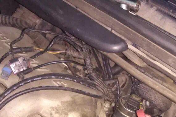 别克GL8故障灯点亮，行驶过程中容易熄火故障