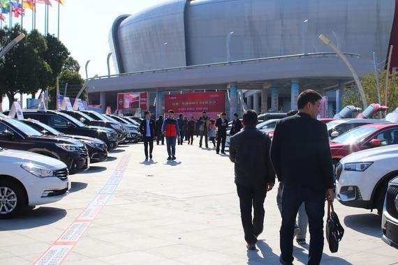 买车相亲一气呵成，就来城南体育中心吧！